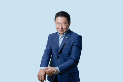 Milton Seigi Hayashi destaca o ensino em cirurgia plástica como forma de cuidado.