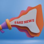 Ilustração 3D de um megafone colorido com a expressão “Fake News”, representando a propagação de desinformação.